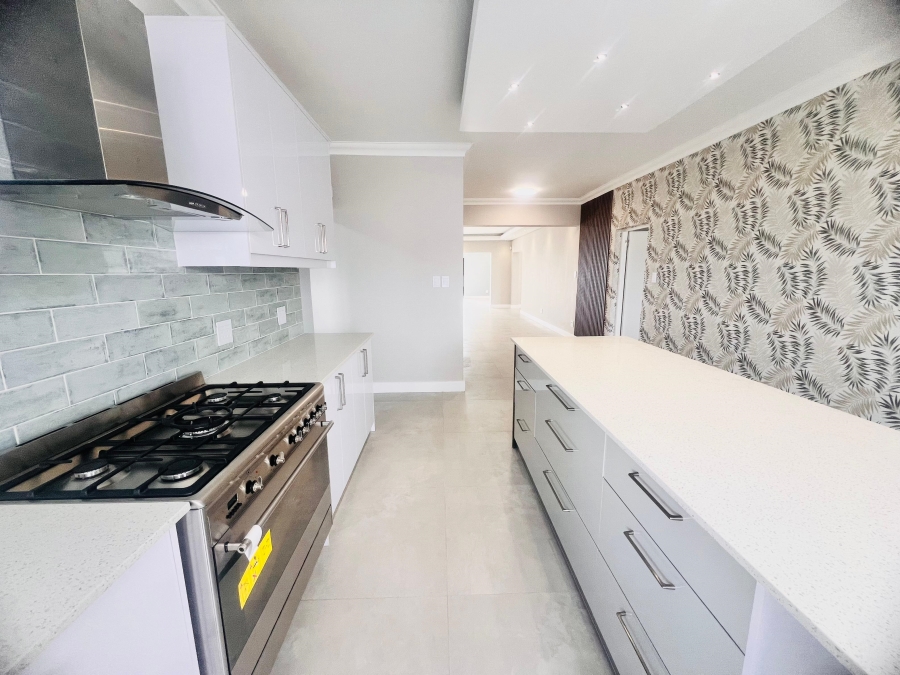 5 Bedroom Property for Sale in Myburgh Park Western Cape